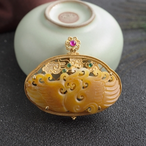 18K籽料和田玉凤凰吊坠