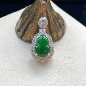 18K糯冰种翠绿翡翠葫芦吊坠