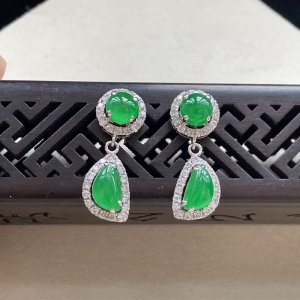 18K冰种阳绿翡翠耳坠