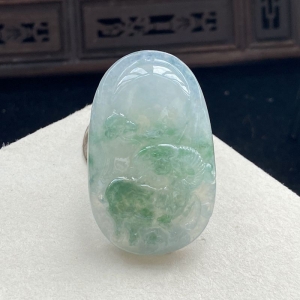 冰种飘花翡翠洋洋得意吊坠