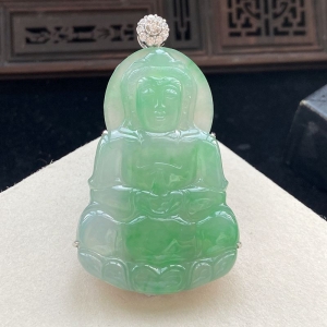 18K冰种浅阳绿翡翠观音吊坠