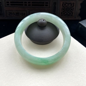 56mm糯种浅绿翡翠平安镯