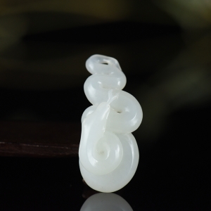 籽料和田白玉蛇吊坠