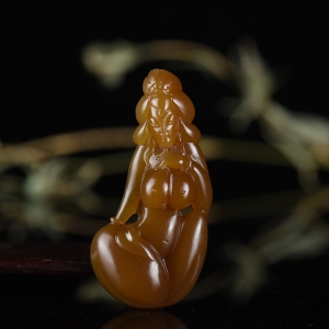 山料和田糖玉美女吊坠