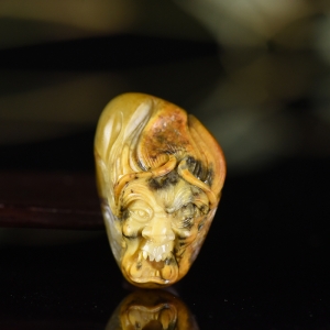 籽料和田玉大圣归来吊坠