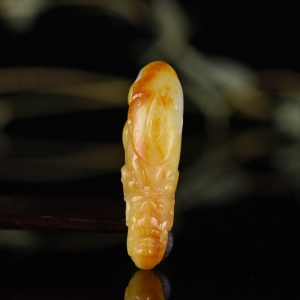 籽料和田白玉龙头吊坠