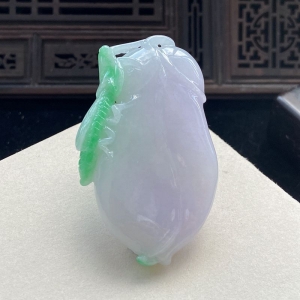 糯种春带彩螳螂吊坠