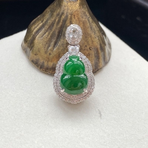 18K糯冰种翠绿翡翠葫芦吊坠