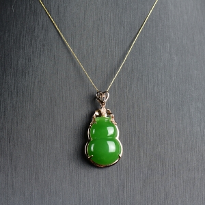 18K山料和田碧玉福禄吊坠
