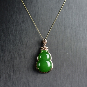 18K山料和田碧玉福禄吊坠