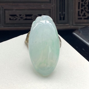 冰种飘翠翡翠福瓜吊坠
