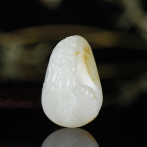 籽料和田白玉关公吊坠