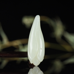 籽料和田白玉玉兰花吊坠