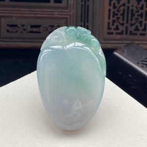 糯冰种飘花翡翠福瓜吊坠