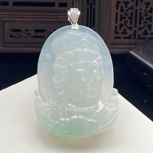 18K冰种淡绿翡翠观音头吊坠