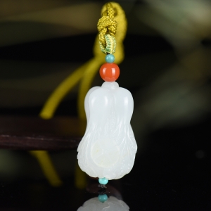 籽料和田白玉百财吊坠