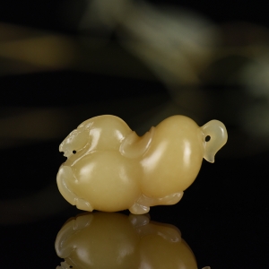 山料和田糖玉唐马吊坠