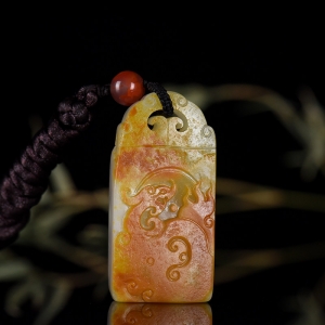 籽料和田白玉辰龙吊坠