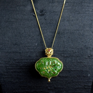 银镶山料和田碧玉如意香囊吊坠