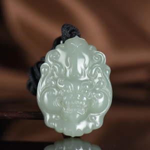 山料和田烟青玉守护吊坠