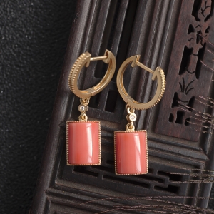 18KMOMO珊瑚方形耳坠