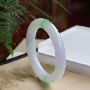 51mm糯冰种春带彩翡翠圆镯