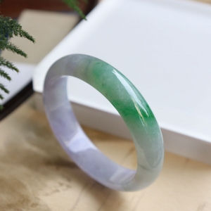 54mm糯冰种春带彩翡翠贵妃镯