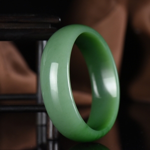 61mm山料和田碧玉手镯