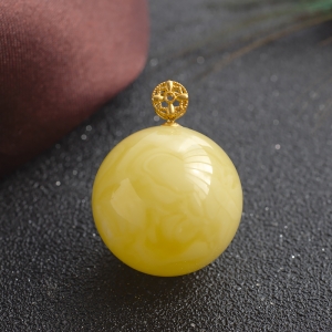 18K白花蜜蜡圆珠吊坠