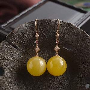 18K白花蜜蜡圆珠耳环