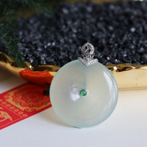 18k冰种浅绿翡翠平安扣吊坠