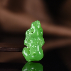 山料和田碧玉太湖石吊坠