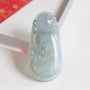 冰种浅紫翡翠如意吊坠