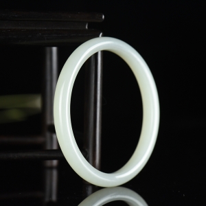 55mm山料和田白玉叮当镯