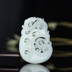 籽料和田白玉龙凤牌吊坠