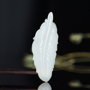 山流水料和田羊脂白玉羽毛吊坠