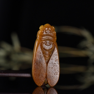 籽料和田玉黄沁一鸣惊人吊坠