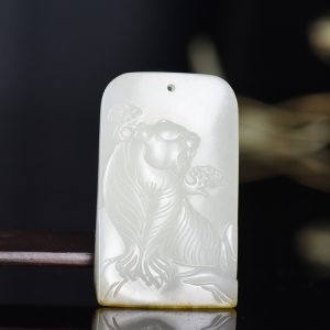 籽料和田白玉上山虎吊坠