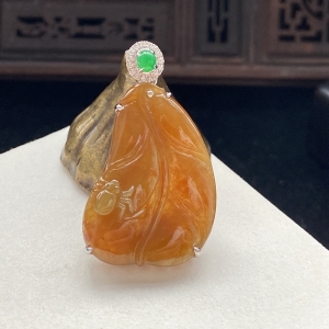 18K糯种黄翡金枝玉叶吊坠