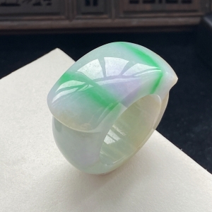 糯种三彩翡翠扳指