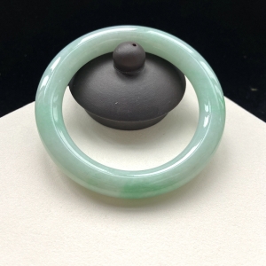 53.5mm糯种浅绿翡翠圆条镯
