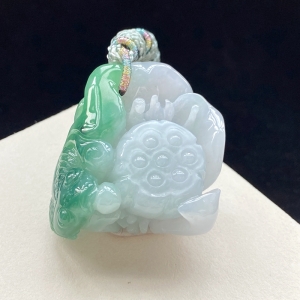 糯种豆绿翡翠连年有余吊坠
