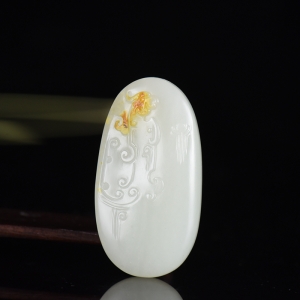 籽料和田白玉仿古龙吊坠