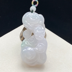 糯种浅绿翡翠如意吊坠