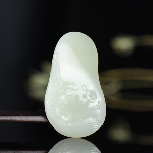 籽料和田白玉荷塘清趣吊坠