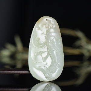 籽料和田白玉关公吊坠