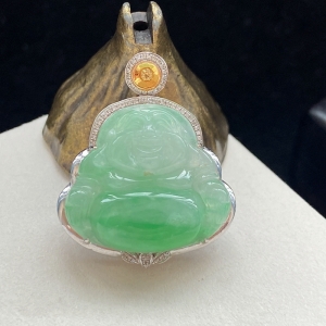 18K糯冰种浅阳绿翡翠弥勒佛吊坠