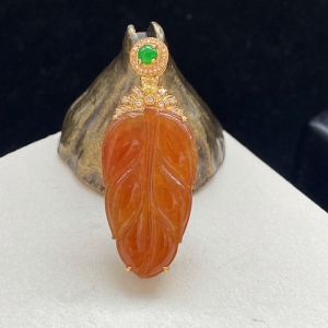 18K冰种黄翡金枝玉叶吊坠