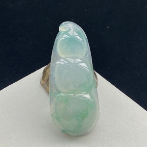 冰种飘翠翡翠福豆吊坠