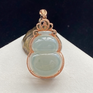 18K糯冰种飘花翡翠葫芦吊坠